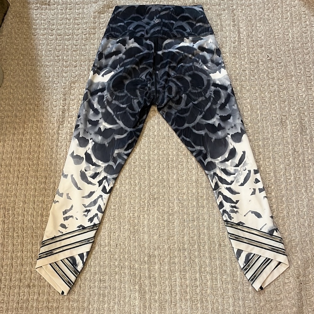 Lululemon High Times Pant *SE Pretty Plume Angel Wing (BB3) Size 8 - Picture 4 of 7